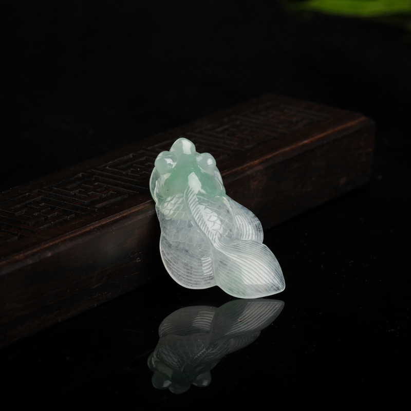 糯冰种飘花翡翠吊坠-红掌柜