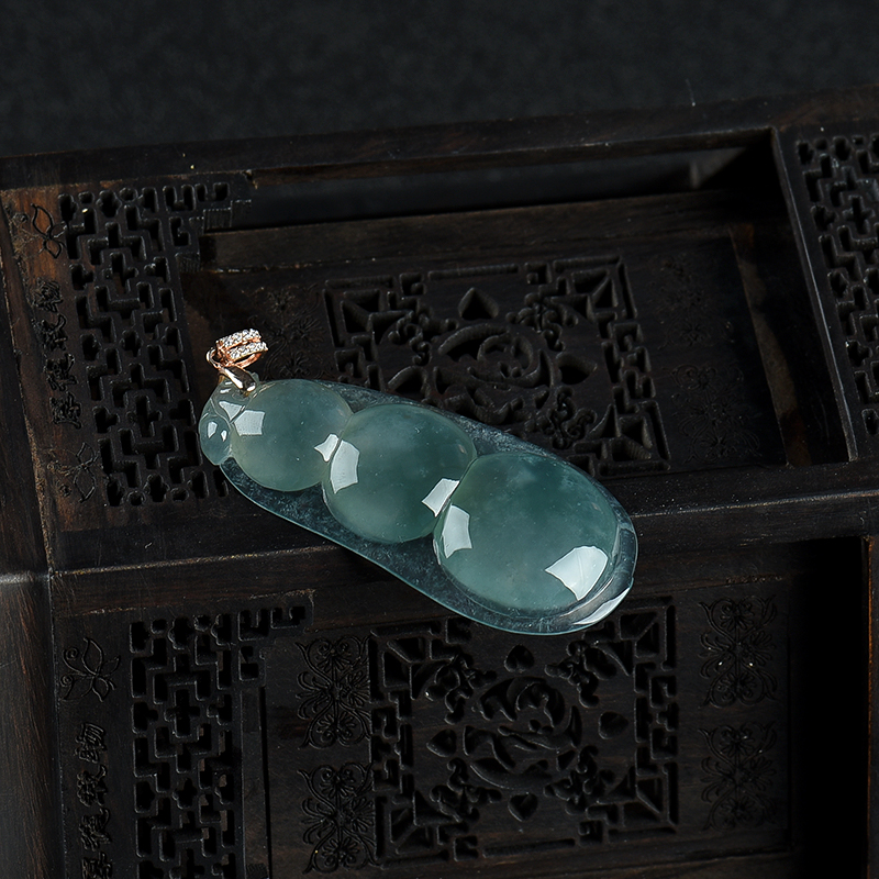 天然翡翠连中三元吊坠-红掌柜