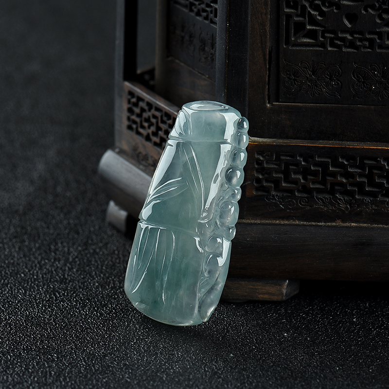 翡翠节节高吊坠-红掌柜