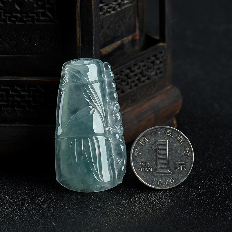 糯冰种蓝绿翡翠-红掌柜