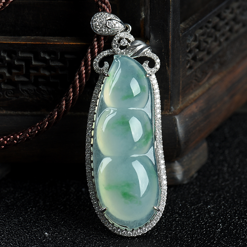 糯冰种飘翠翡翠吊坠-红掌柜