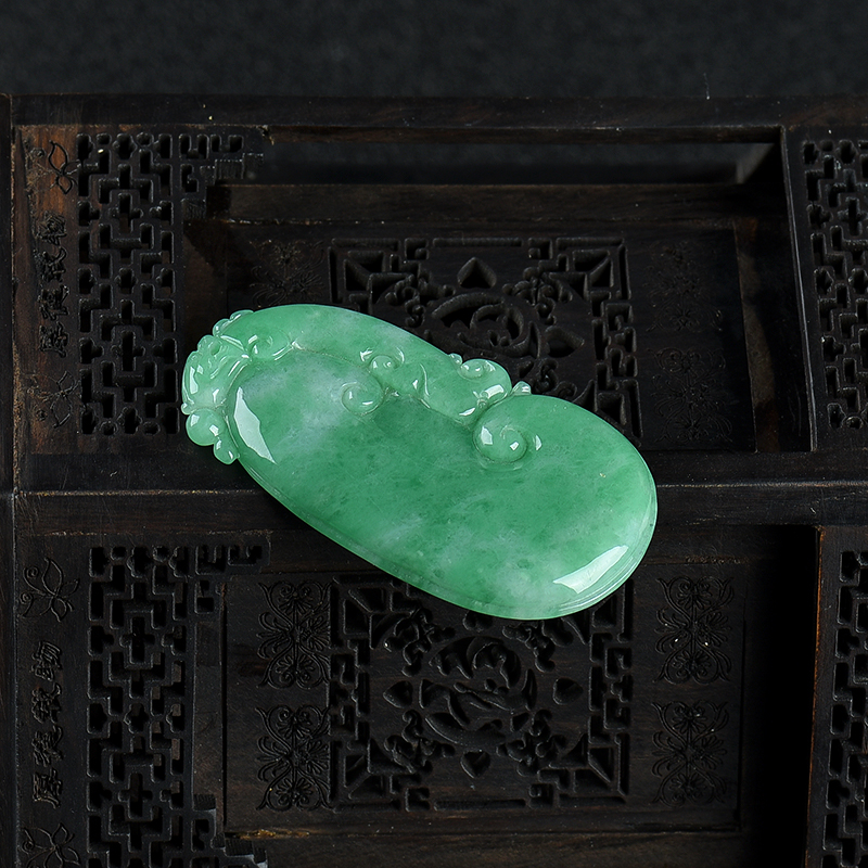 天然翡翠如意吊坠-红掌柜