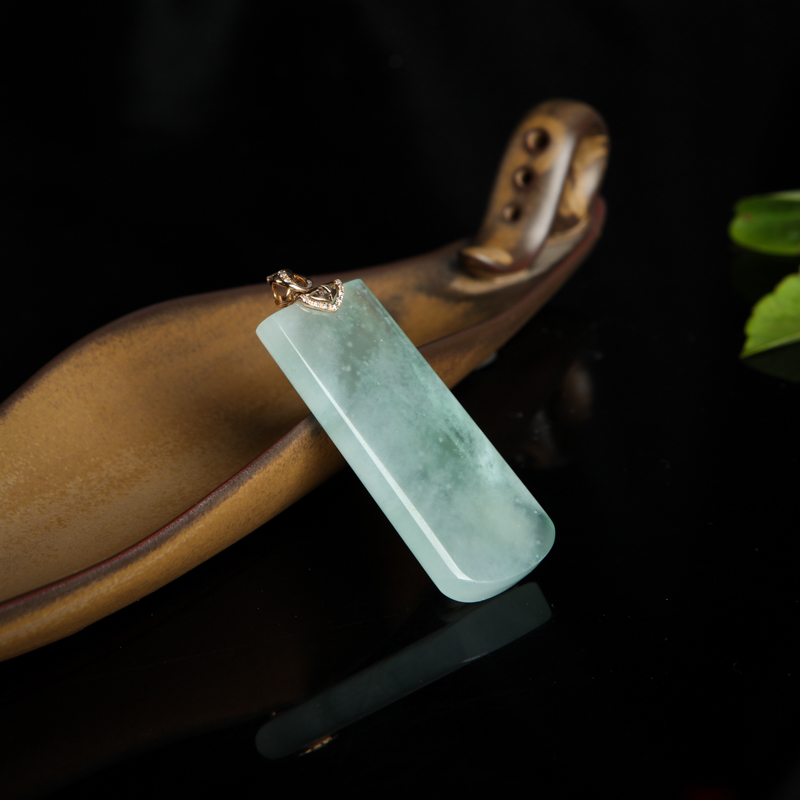 天然糯冰种飘花翡翠无事牌吊坠-红掌柜