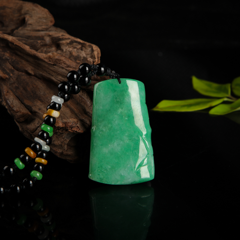 豆种翠绿翡翠节节高吊坠-红掌柜