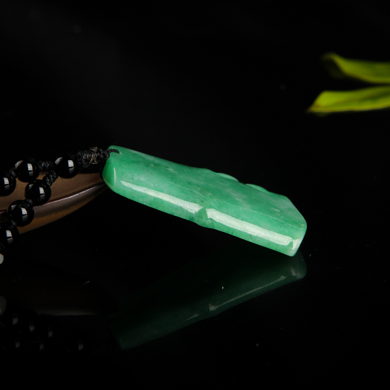 豆种翡翠节节高吊坠-红掌柜