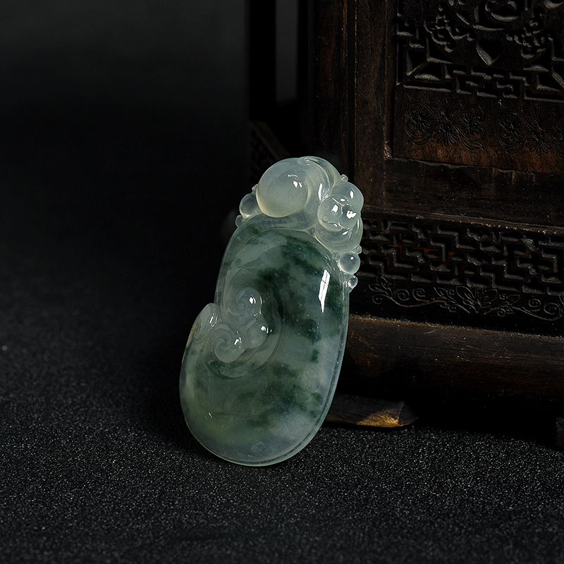 糯冰种飘花翡翠如意-红掌柜
