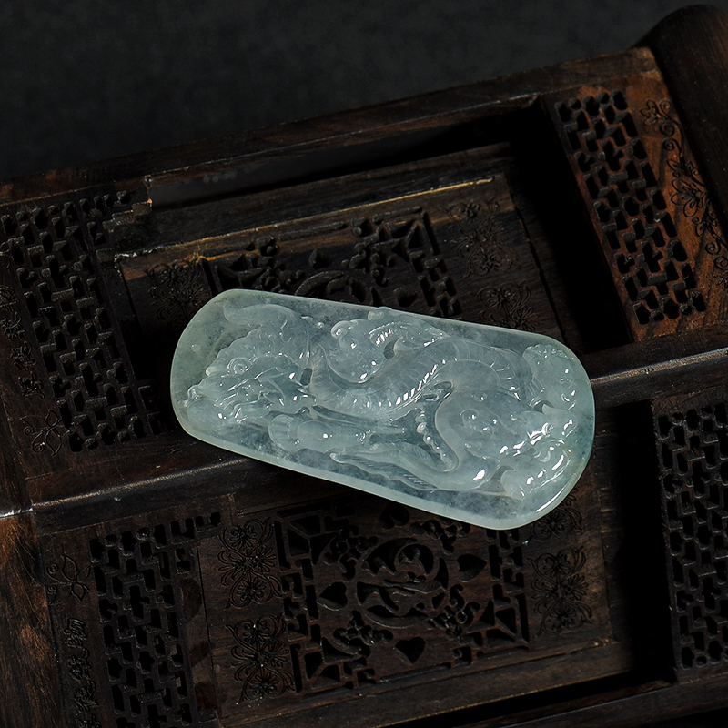 缅甸天然糯冰种翡翠龙牌吊坠-红掌柜