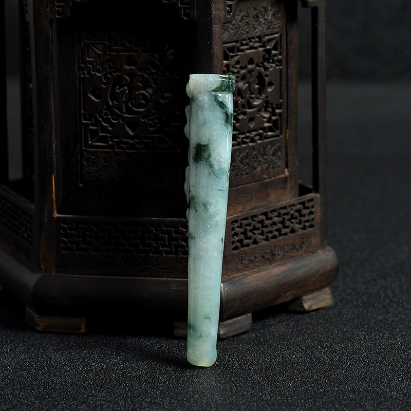 飘花翡翠烟嘴壶-红掌柜