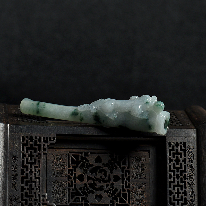 翡翠烟嘴壶-红掌柜