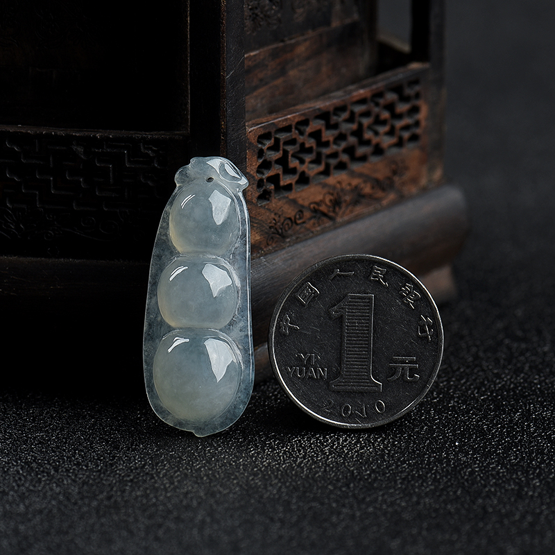 糯冰种浅绿翡翠连中三元吊坠-红掌柜