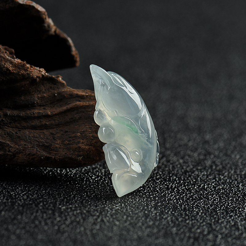 糯冰种翡翠-红掌柜