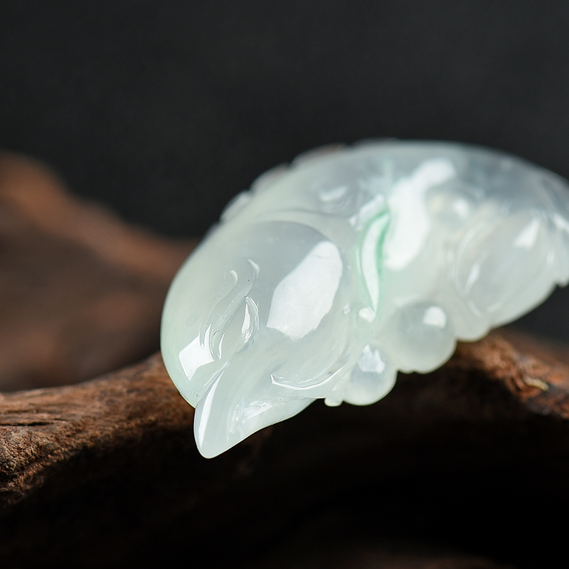 天然A货糯冰种翡翠海豚吊坠-红掌柜