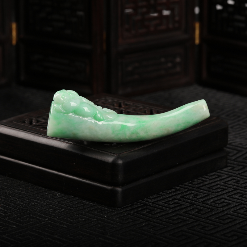 缅甸天然豆种飘翠翡翠烟嘴-红掌柜