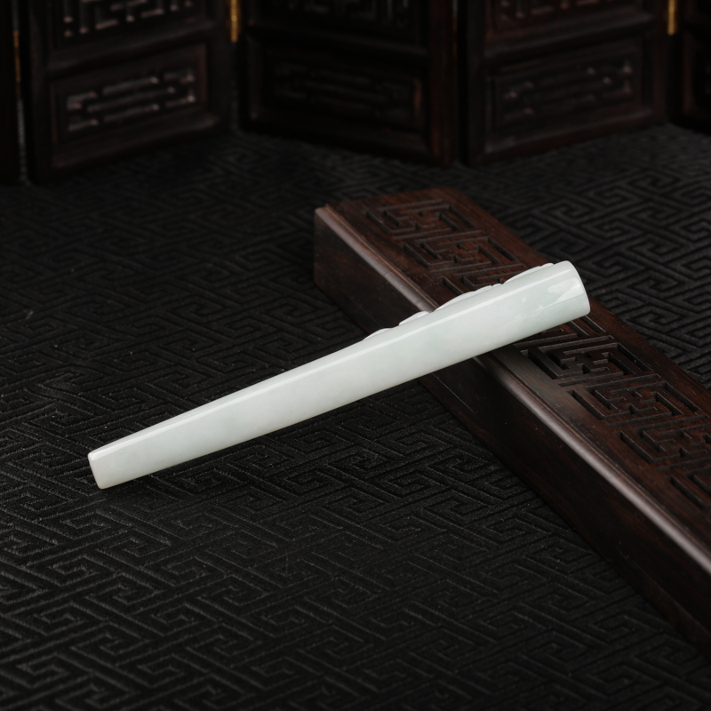 缅甸糯种白色翡翠烟嘴-红掌柜