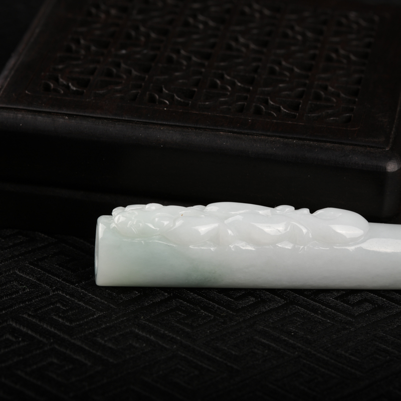 缅甸糯种翡翠烟嘴-红掌柜