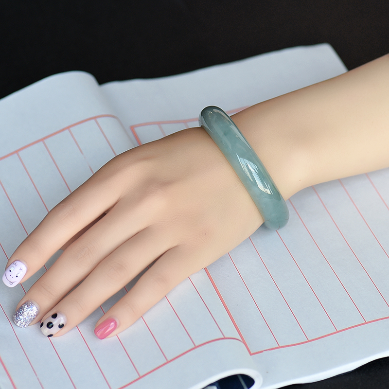 灰绿翡翠手镯-红掌柜