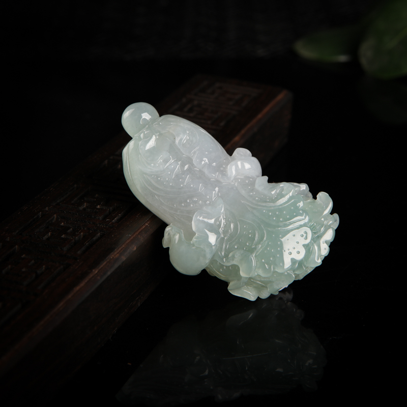 天然糯种灰绿翡翠百财吊坠-红掌柜