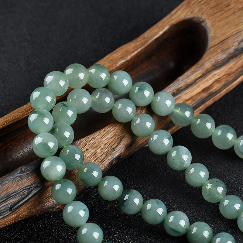 糯冰种灰绿翡翠-红掌柜