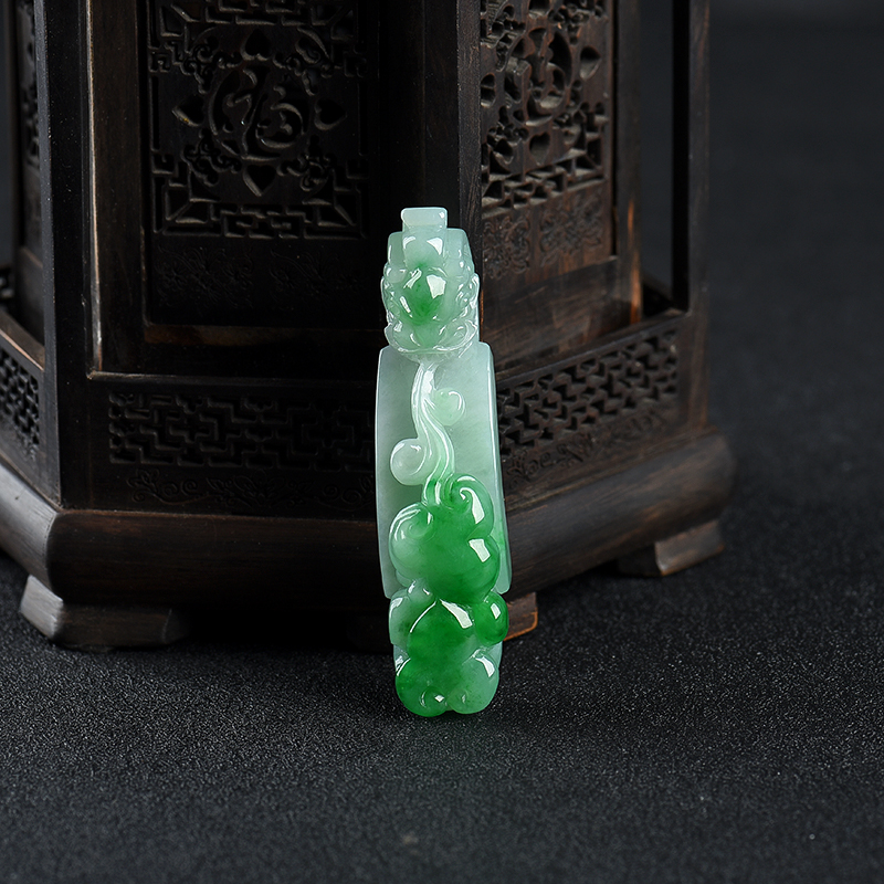 糯种翠绿翡翠龙头如意吊坠-红掌柜
