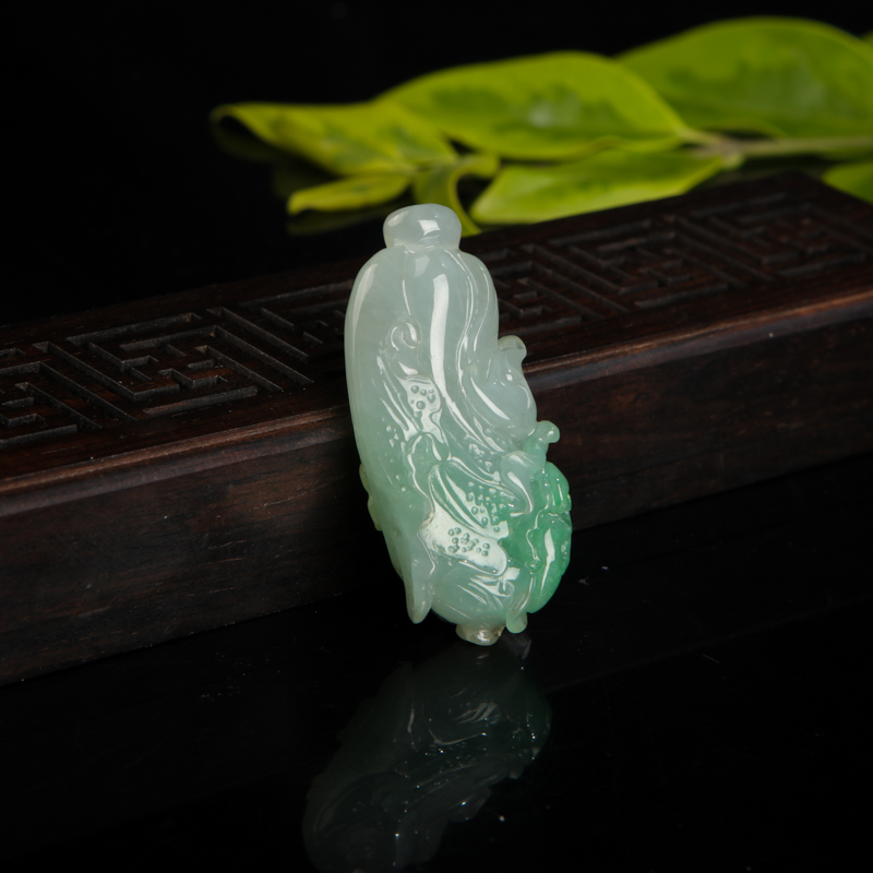 天然糯种飘翠翡翠百财吊坠-红掌柜