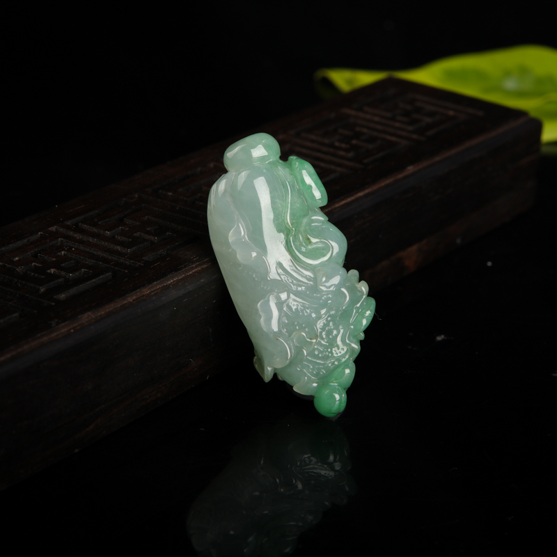 天然糯种飘翠翡翠百财吊坠-红掌柜
