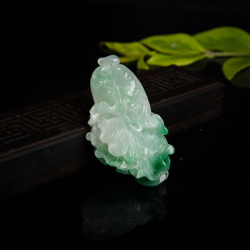 天然豆种飘翠翡翠百财吊坠-红掌柜