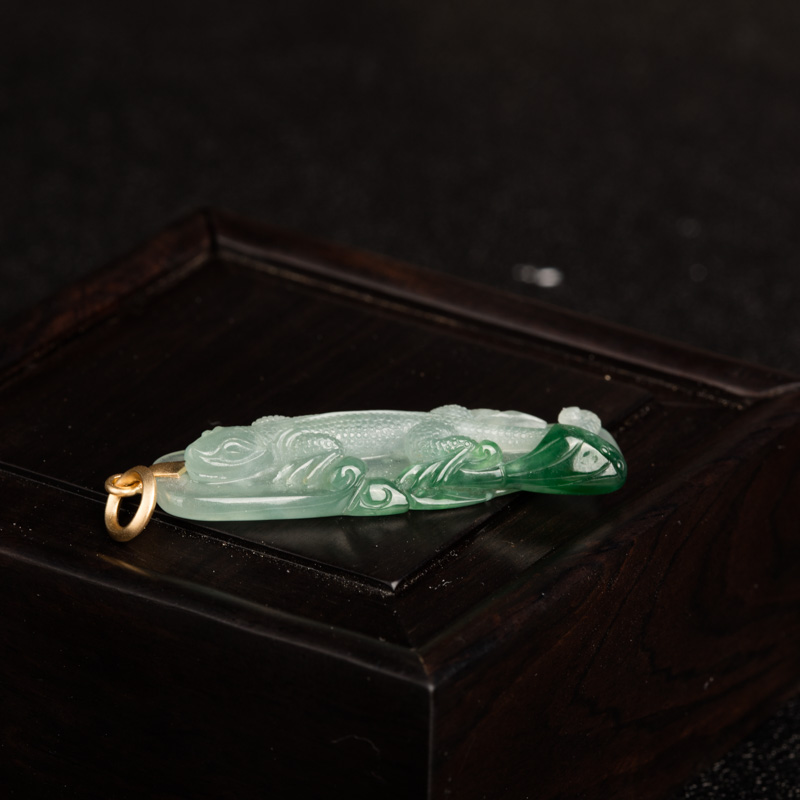 18K金镶冰种飘翠翡翠庇护吊坠-红掌柜