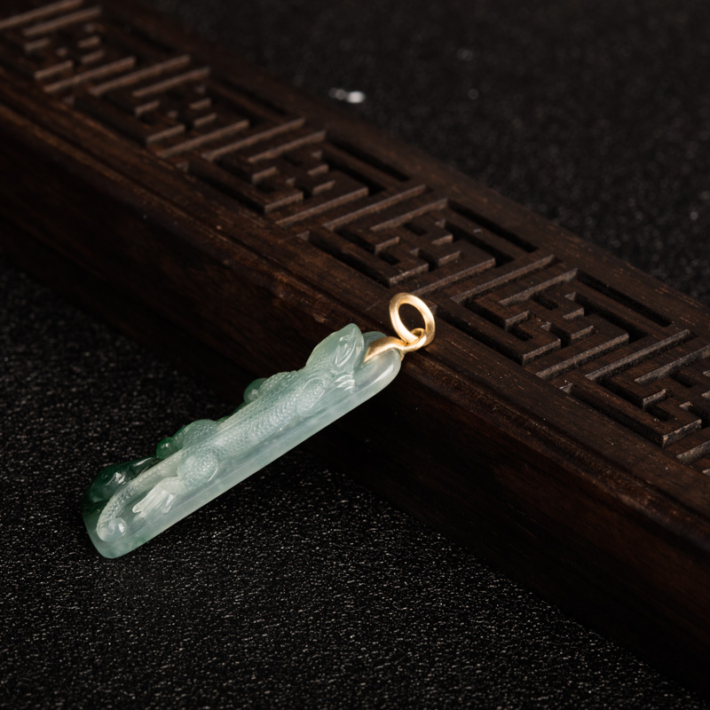 缅甸冰种飘翠翡翠庇护吊坠-红掌柜