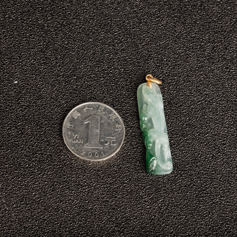 天然冰种翡翠-红掌柜