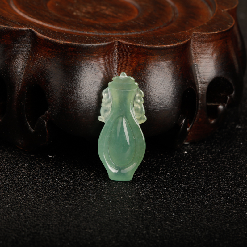 冰种浅绿翡翠-红掌柜