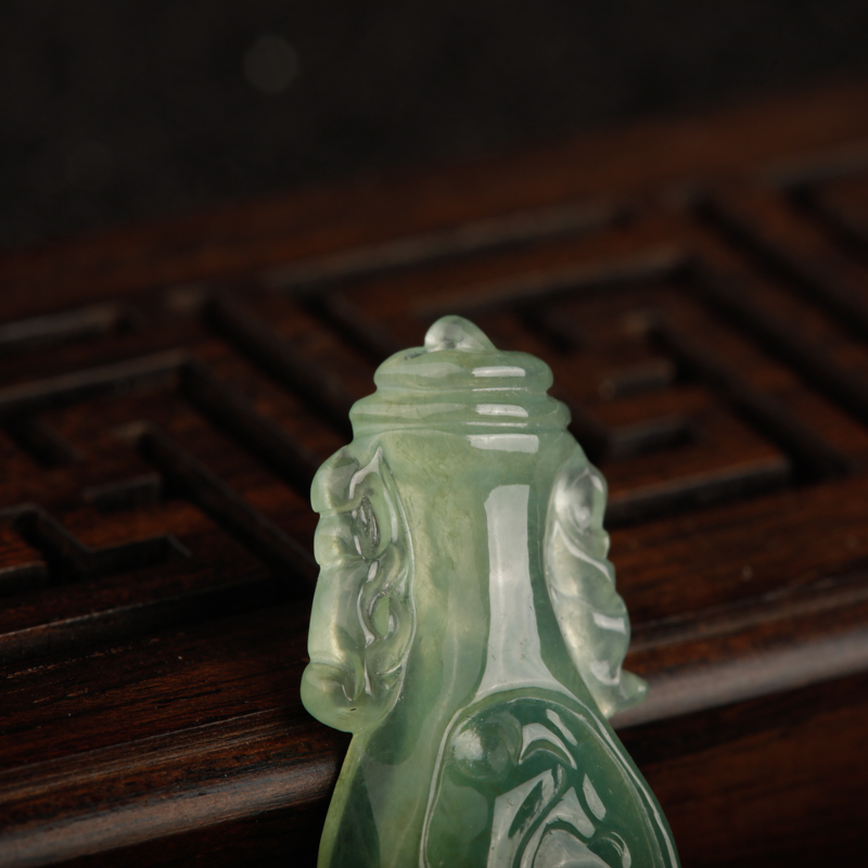 缅甸天然冰种浅绿翡翠平安如意吊坠-红掌柜