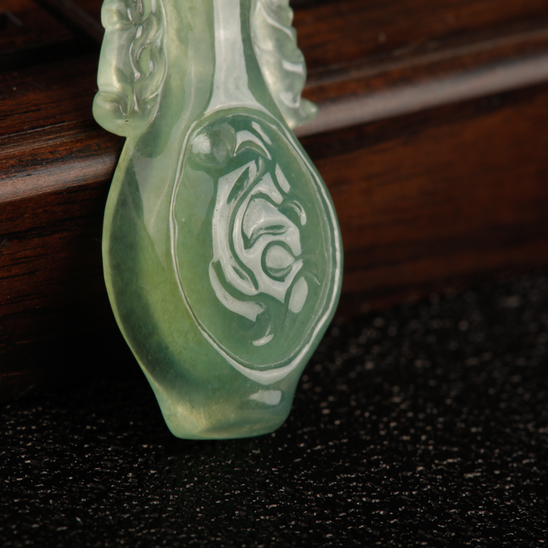 缅甸冰种浅绿翡翠平安如意吊坠-红掌柜