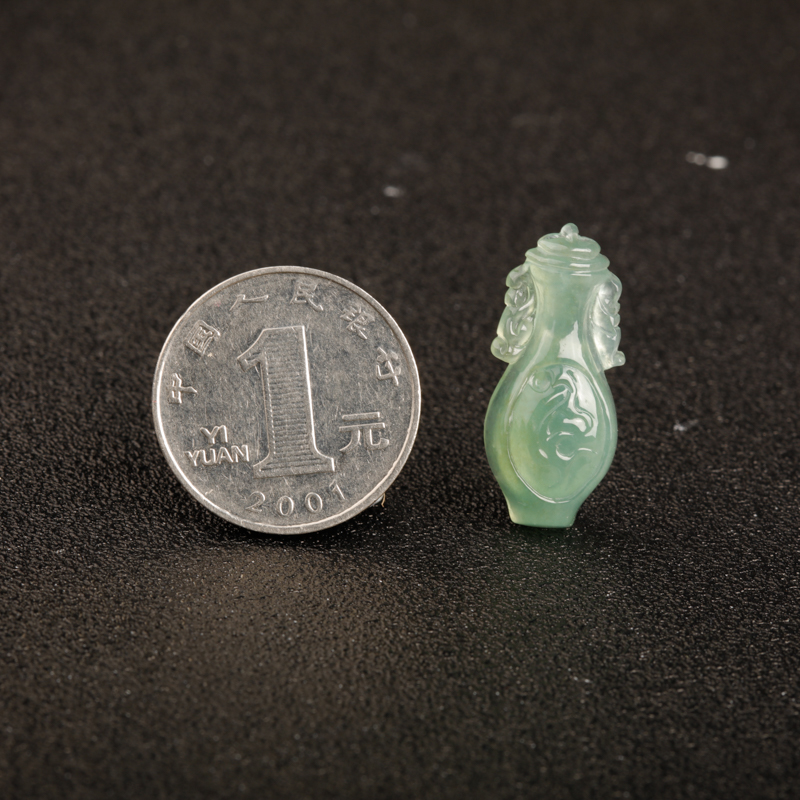天然冰种浅绿翡翠-红掌柜