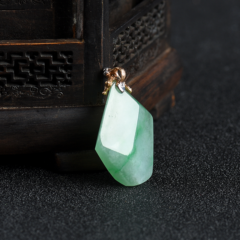 飘翠翡翠随形吊坠-红掌柜