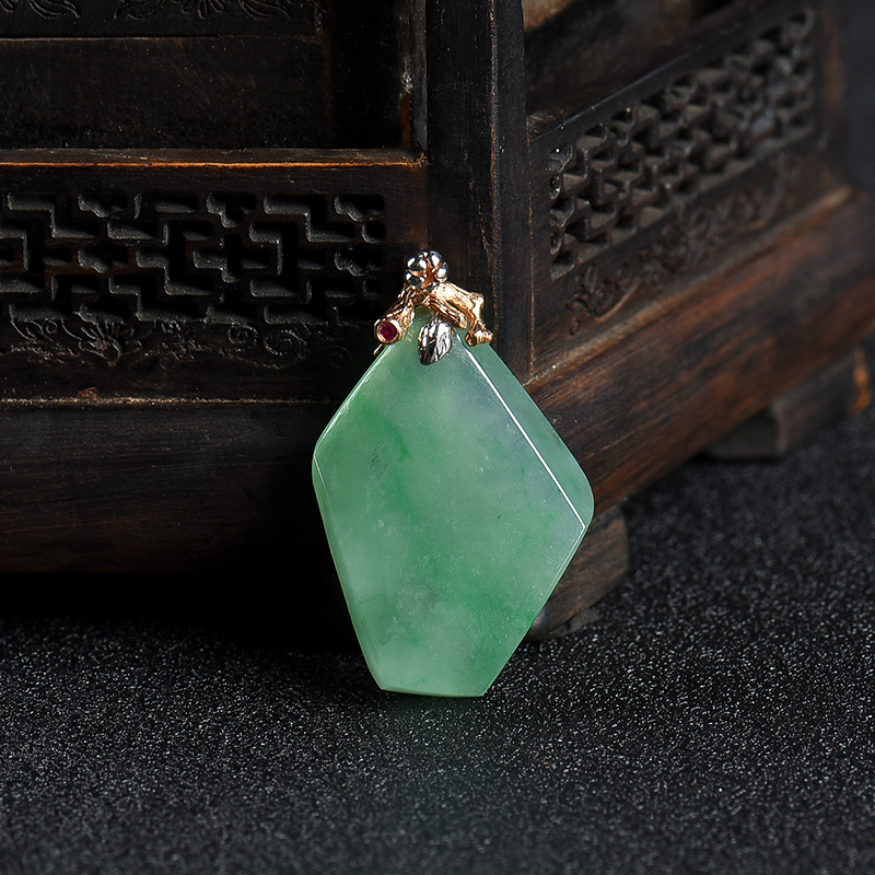 翡翠随形吊坠-红掌柜