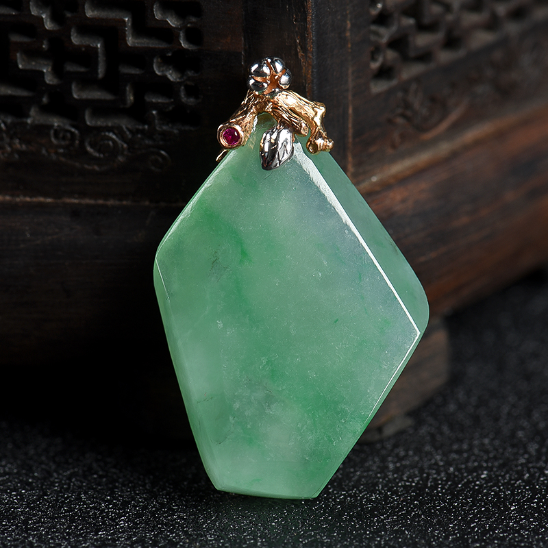 糯冰种翡翠吊坠-红掌柜