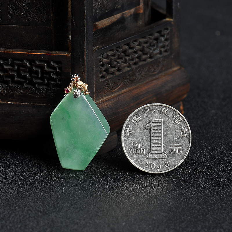 天然翡翠随形吊坠-红掌柜