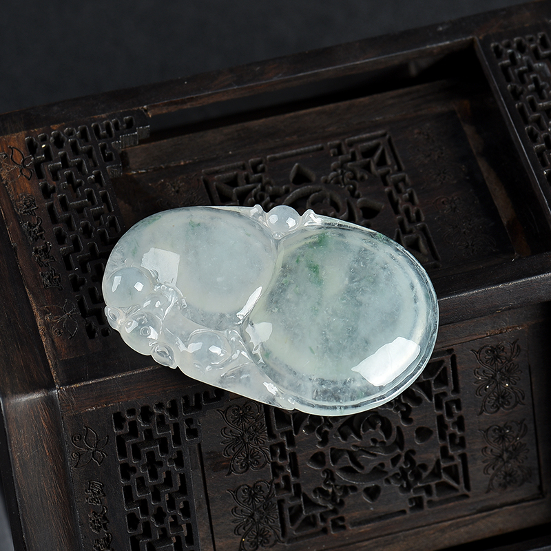 糯冰种飘花翡翠吊坠-红掌柜