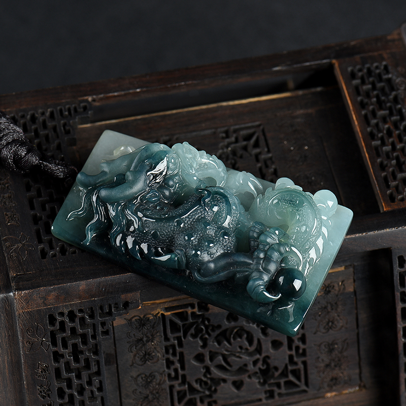 缅甸天然糯种翡翠龙牌吊坠-红掌柜