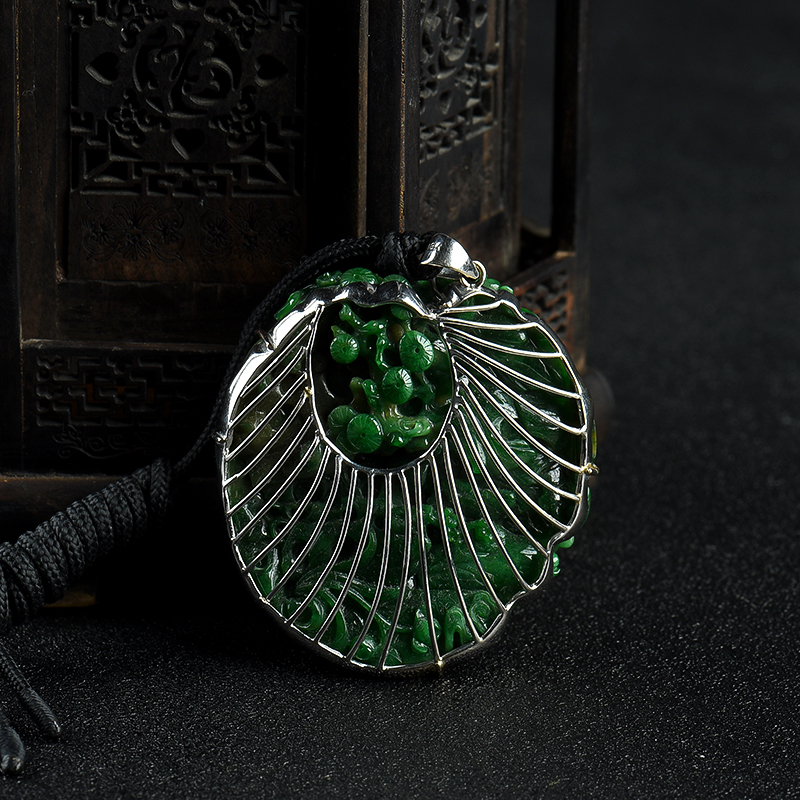 缅甸天然俏色翡翠喜上眉梢吊坠-红掌柜