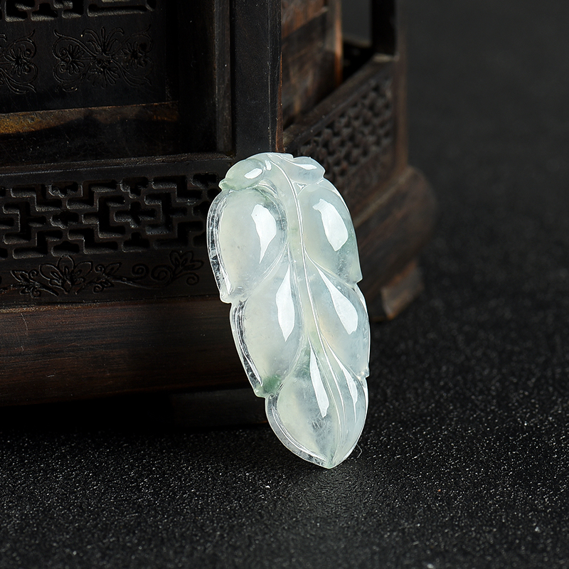 飘花翡翠金枝玉叶吊坠-红掌柜