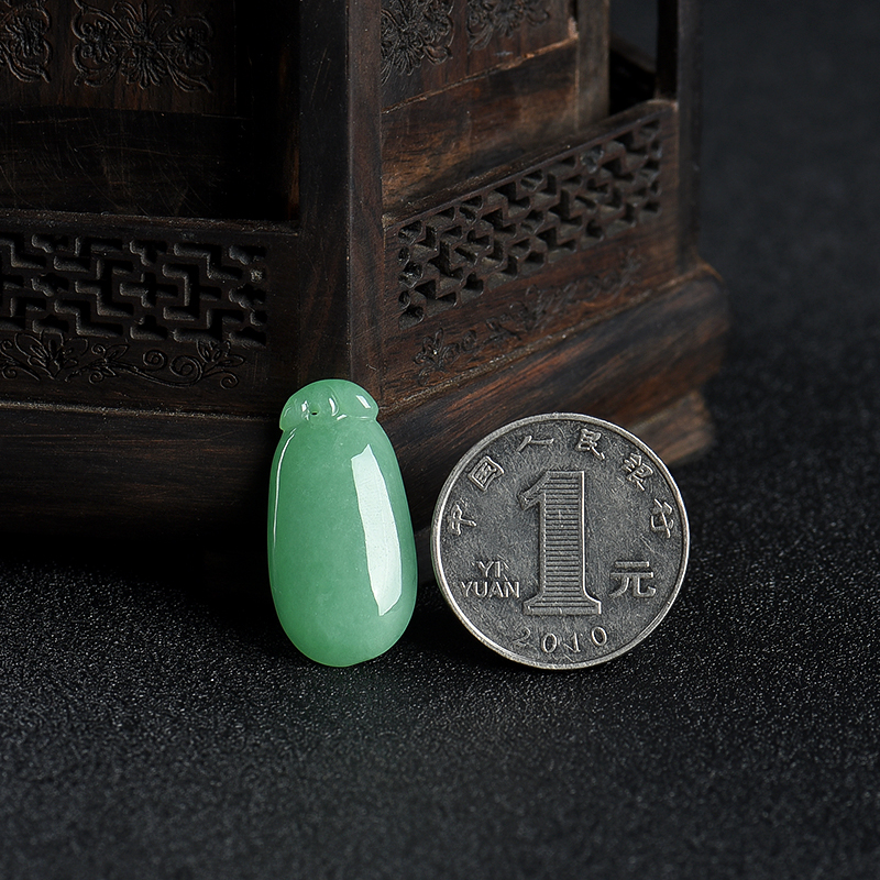 天然豆种翡翠吊坠-红掌柜