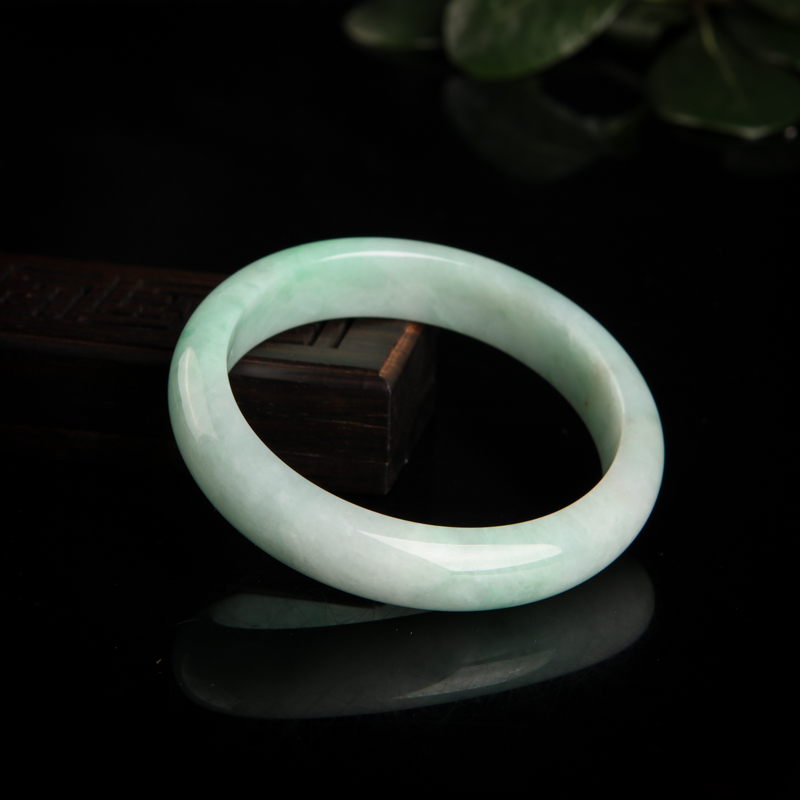 天然豆种浅绿翡翠手镯-红掌柜