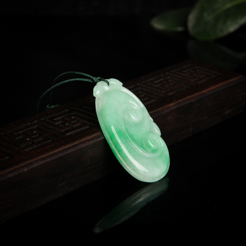 天然豆种豆绿翡翠如意吊坠-红掌柜