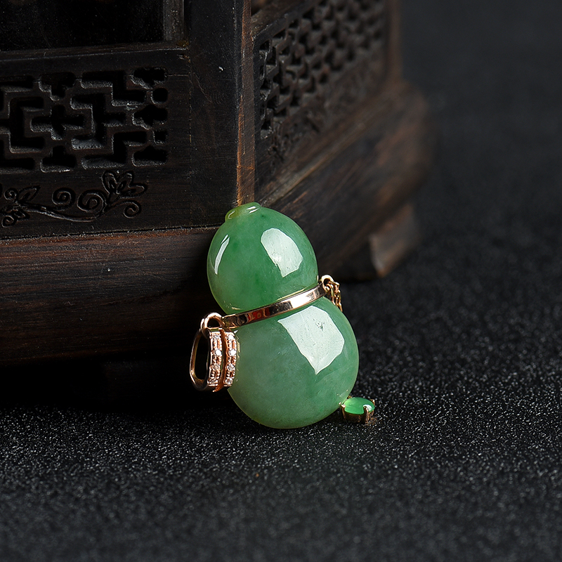 糯种暗绿翡翠葫芦吊坠-红掌柜