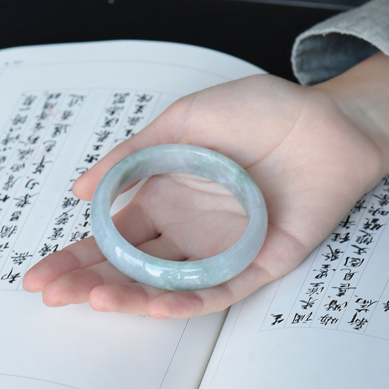 豆种飘花翡翠手镯-红掌柜