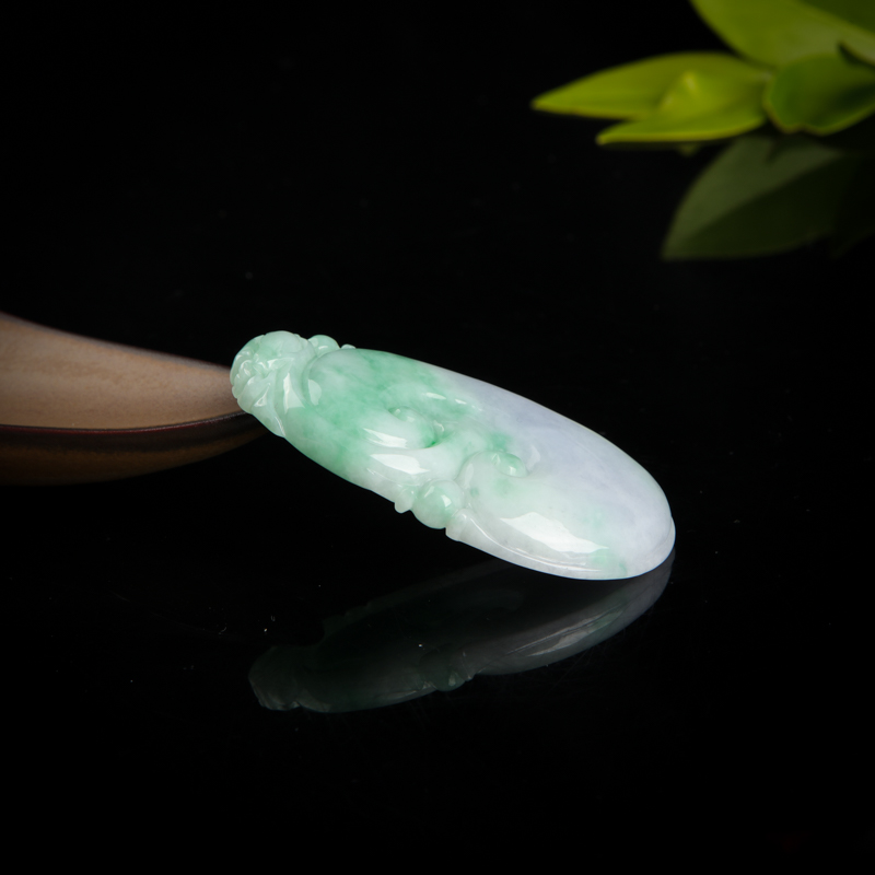 天然豆种春带彩翡翠如意吊坠-红掌柜