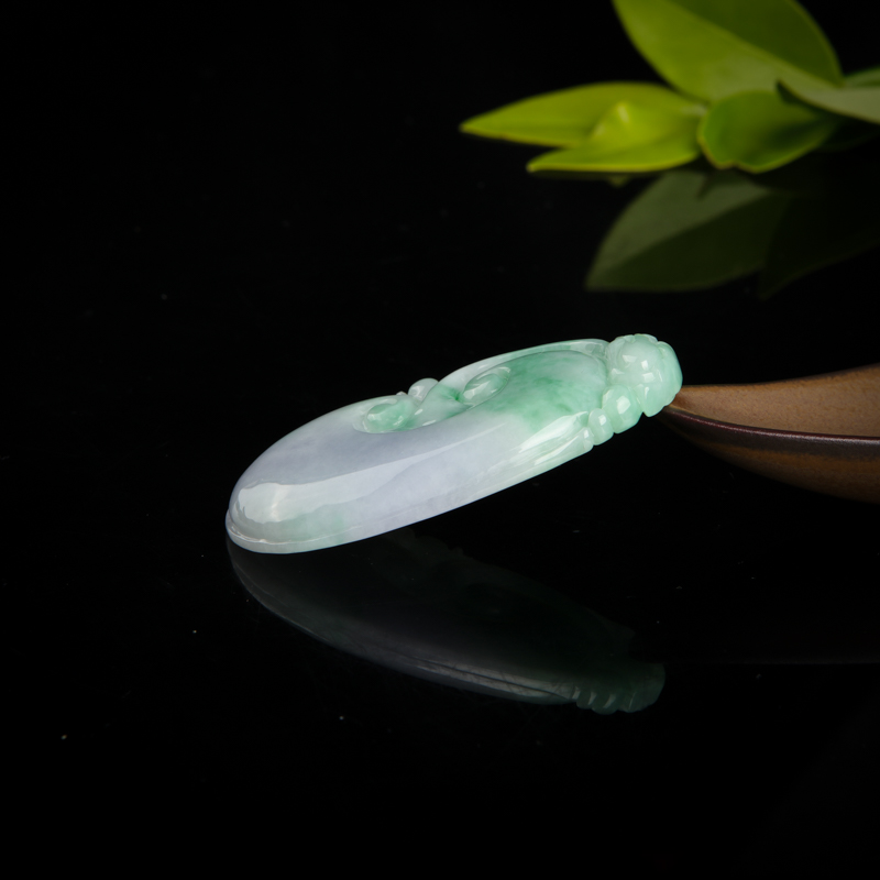 缅甸豆种春带彩翡翠如意吊坠-红掌柜