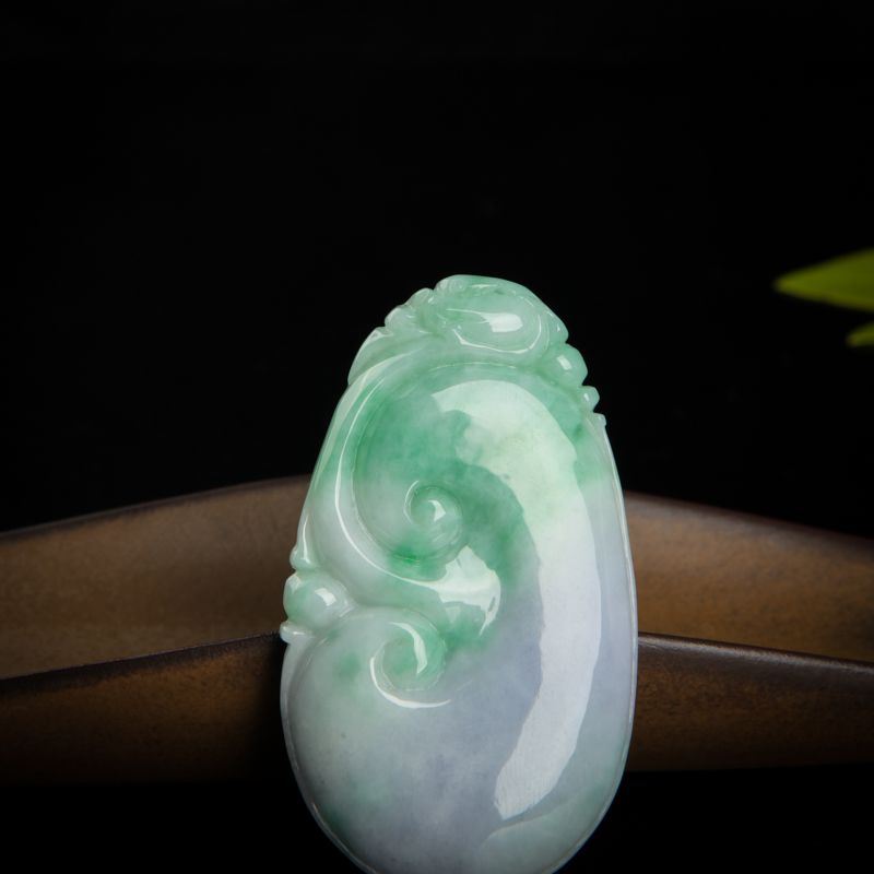 豆种翡翠如意吊坠-红掌柜