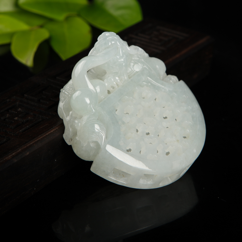 翡翠辰龙吊坠-红掌柜